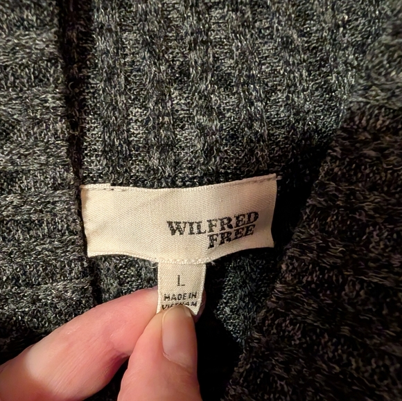 ARITZIA WILFRED Turtleneck Size Large - Picture 3 of 4